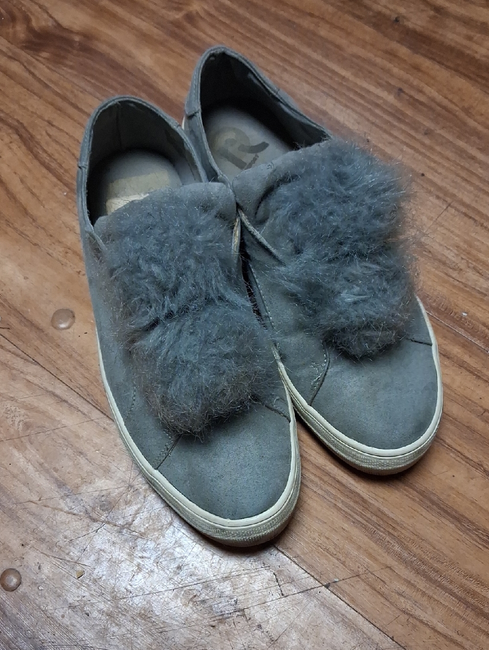 Report Women’s Gray Slip-On Pom Pom Fashion Sneakers Size 9